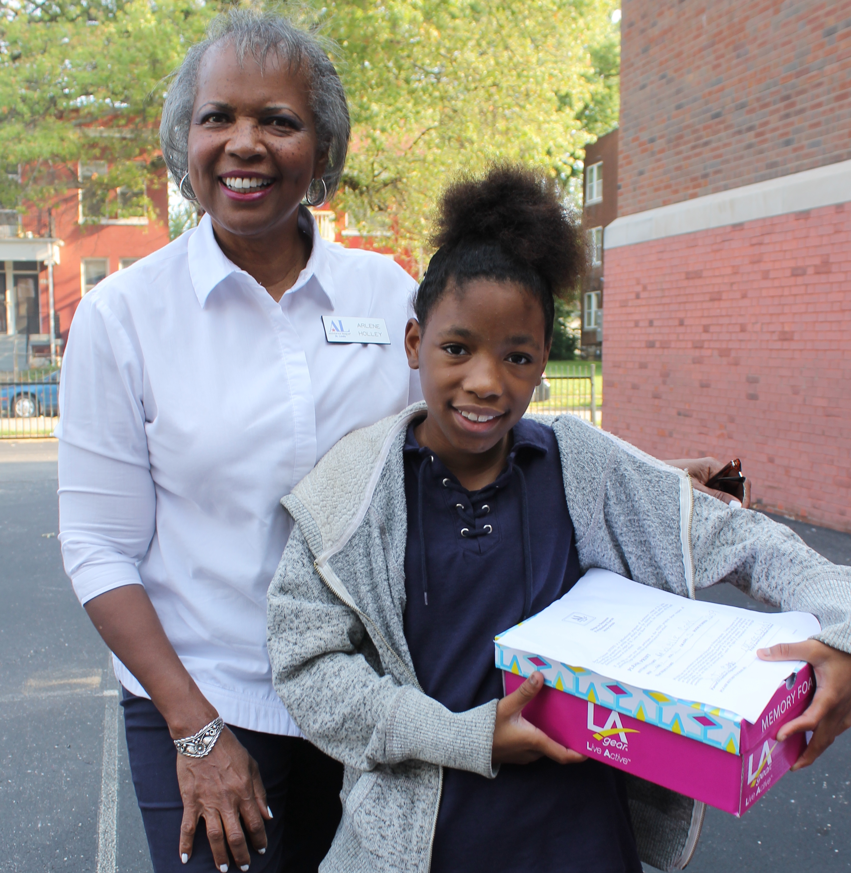 9 10 19 STEPS Arlene Holley of Creve Coeur with Hamilton School